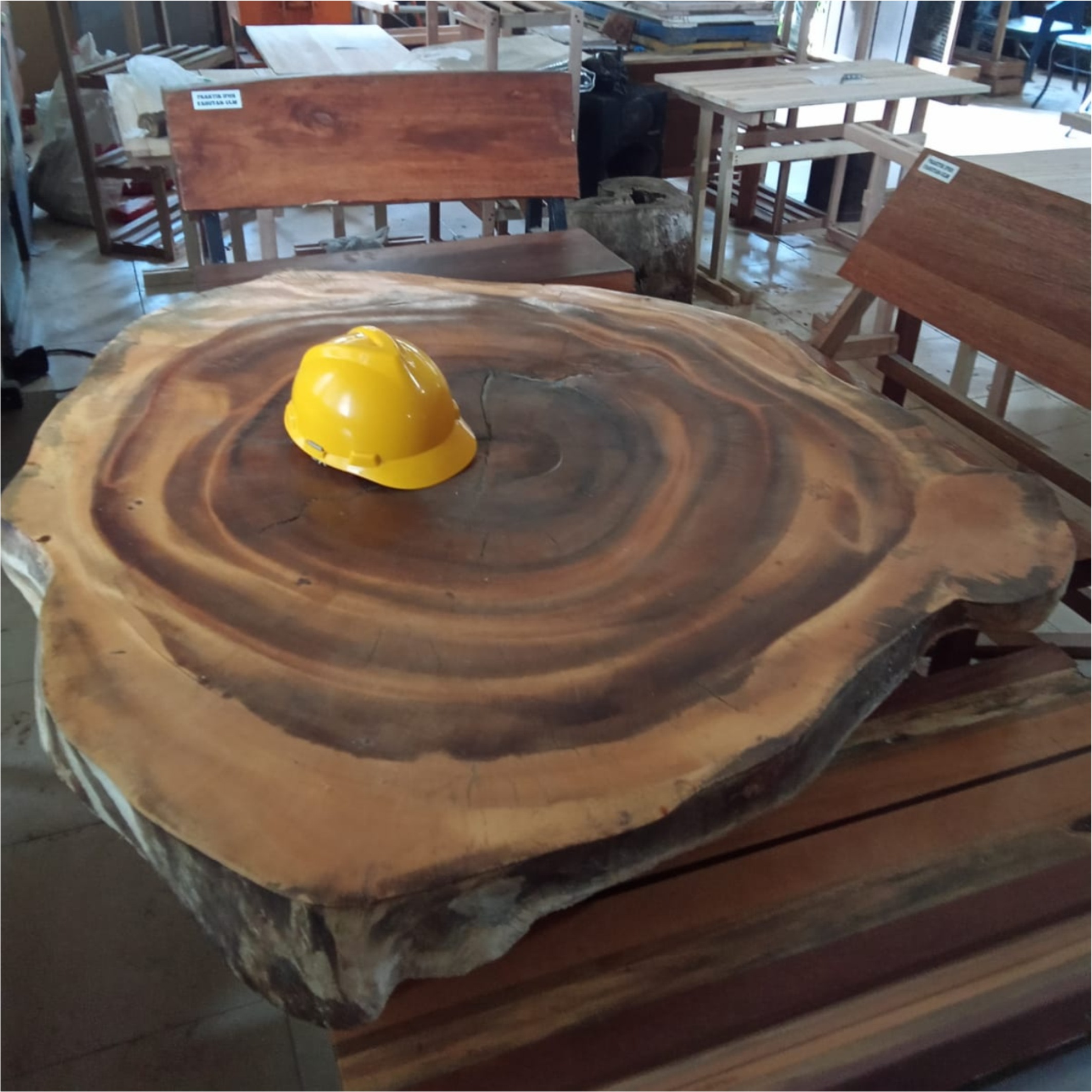 suar top table2